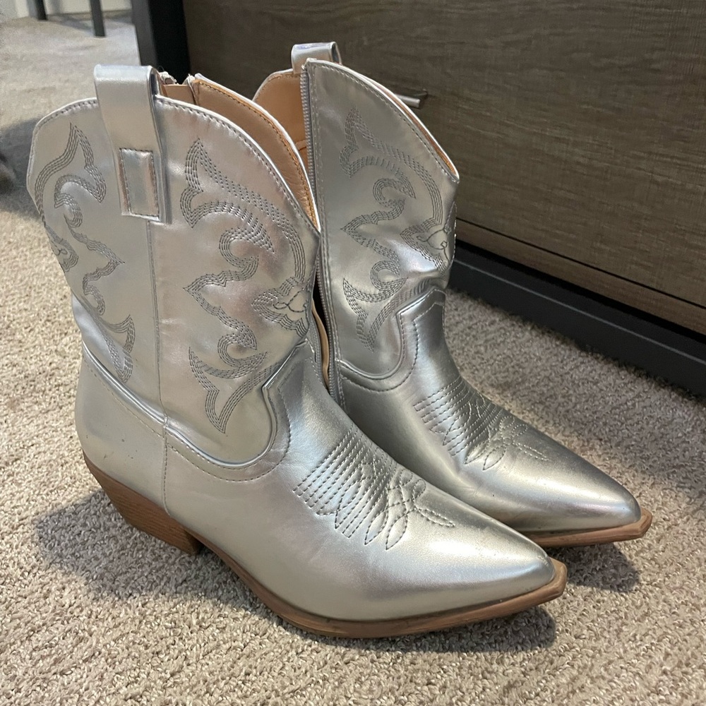 Mini silver cowboy boots size 8